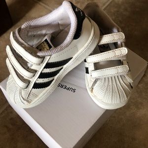Toddler Adidas superstar original shoes, Size 6K